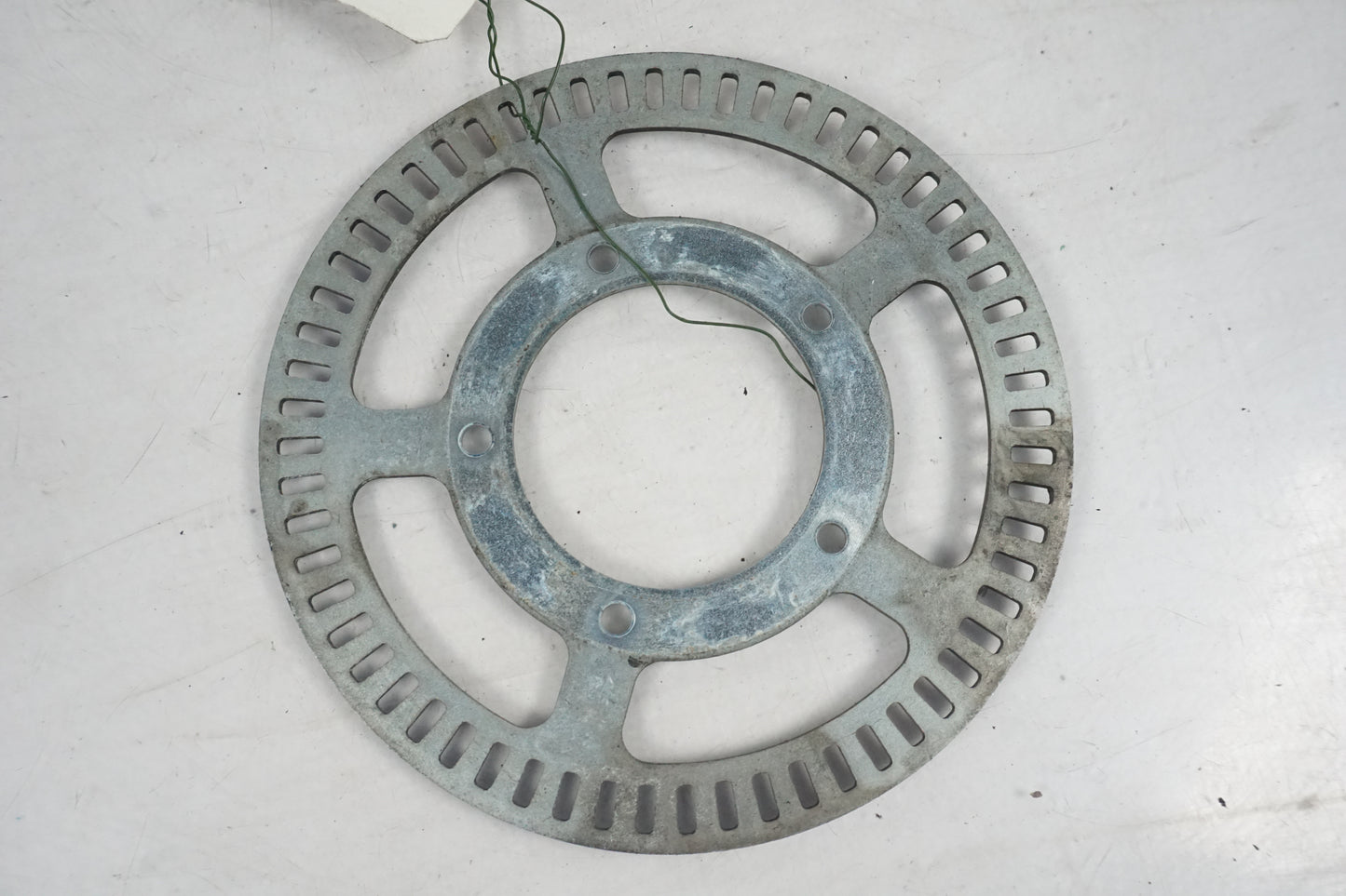 Höger sida på ABS krans från en Triumph Rocket III -2011 motorcykel.