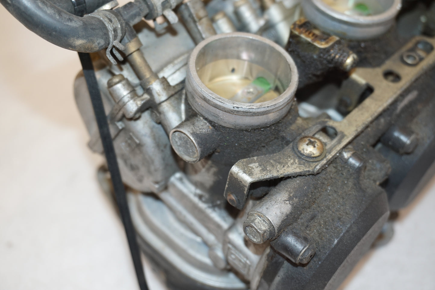 Extrabild5 på Förgasare från en Kawasaki ZXR 400 -1993 motorcykel.