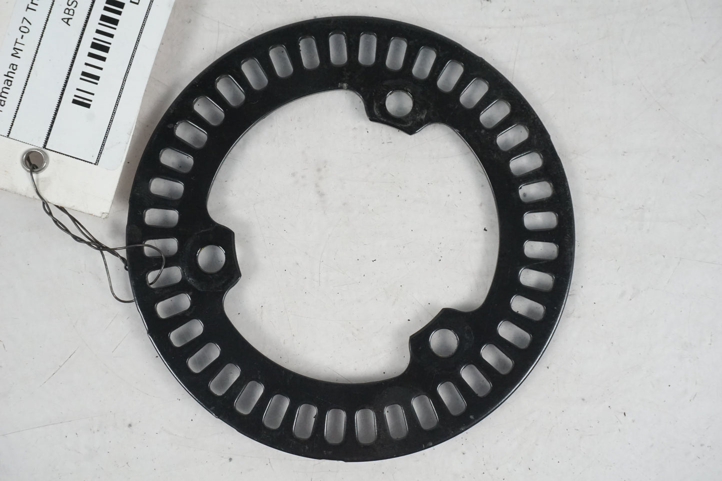 Höger sida på ABS krans från en Yamaha MT-07 Tracer -2016 motorcykel.