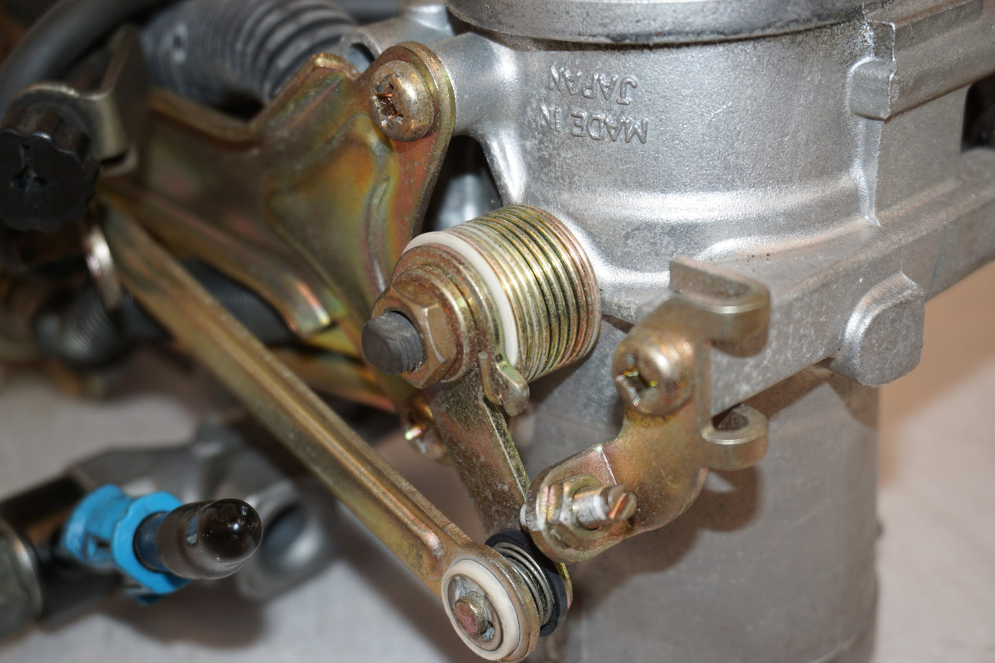 Extrabild3 på Spjällhus från en Suzuki TL 1000 S -1997 motorcykel.