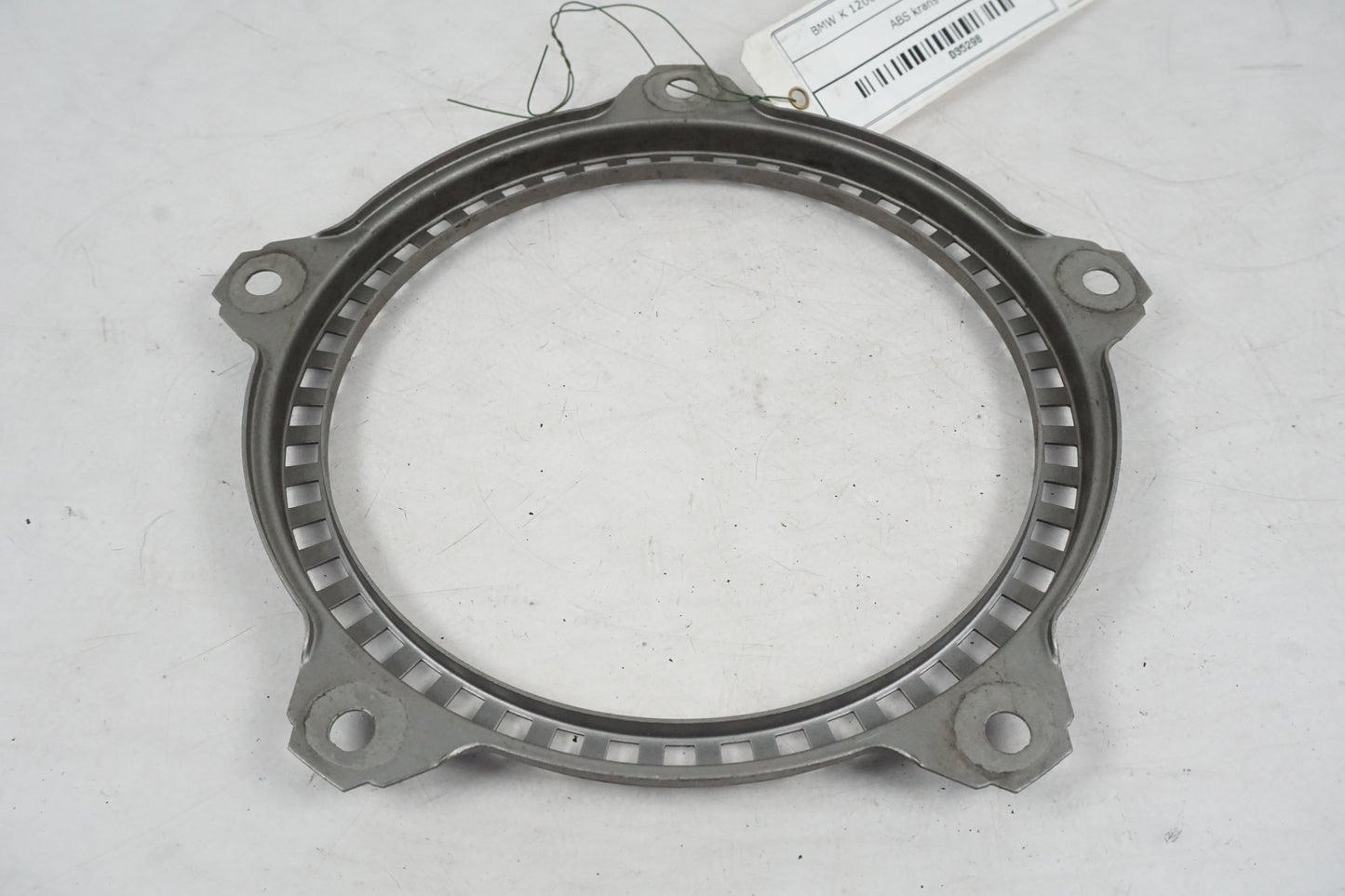 Höger sida på ABS krans från en BMW K 1200 R Sport -2007 motorcykel.