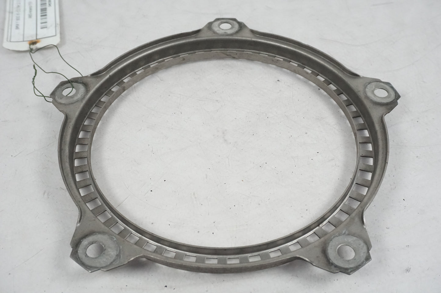 Höger sida på ABS krans från en BMW F 800 R -2011 motorcykel.