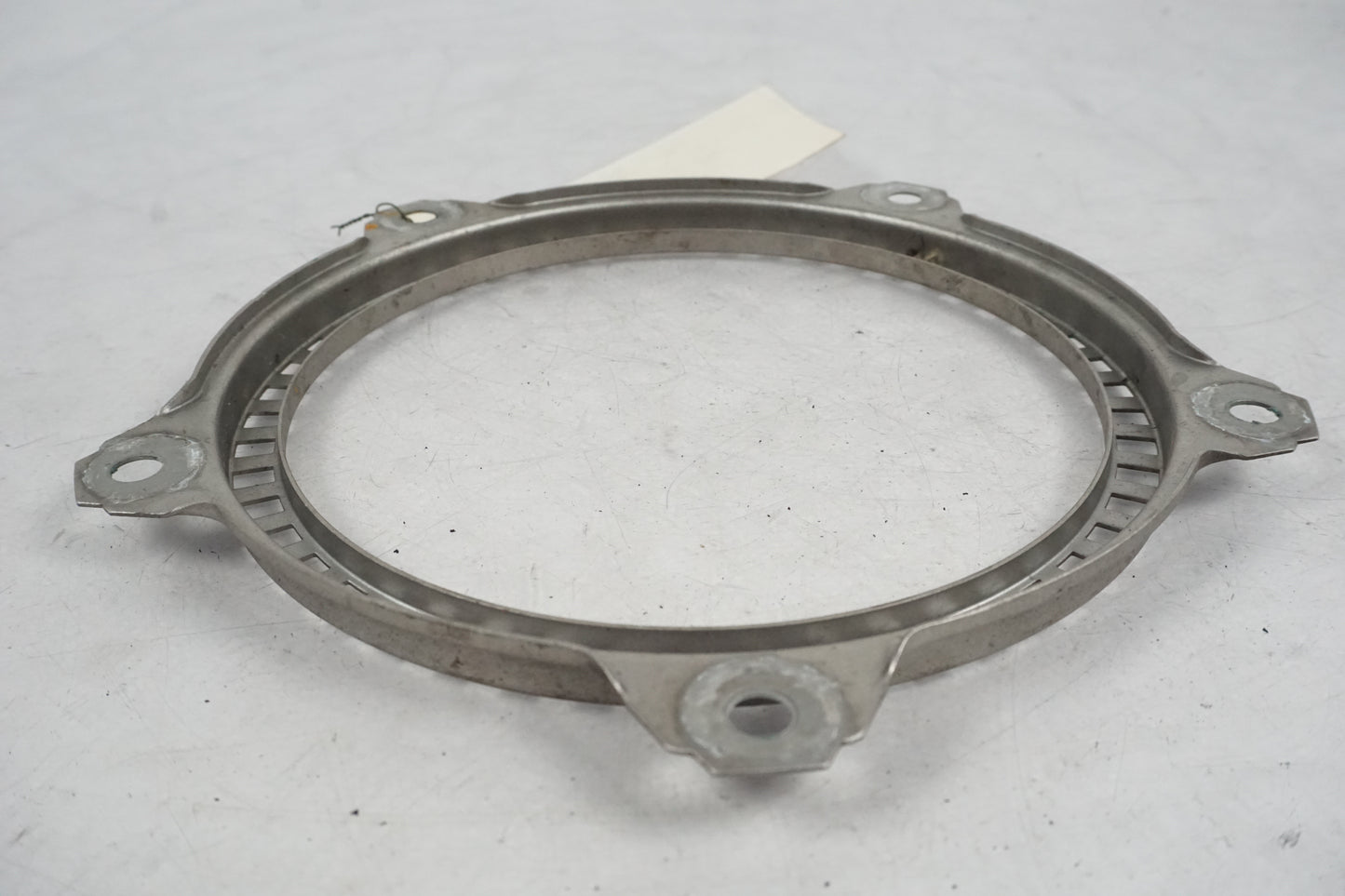 Höger sida på ABS krans från en BMW F 800 R -2010 motorcykel.