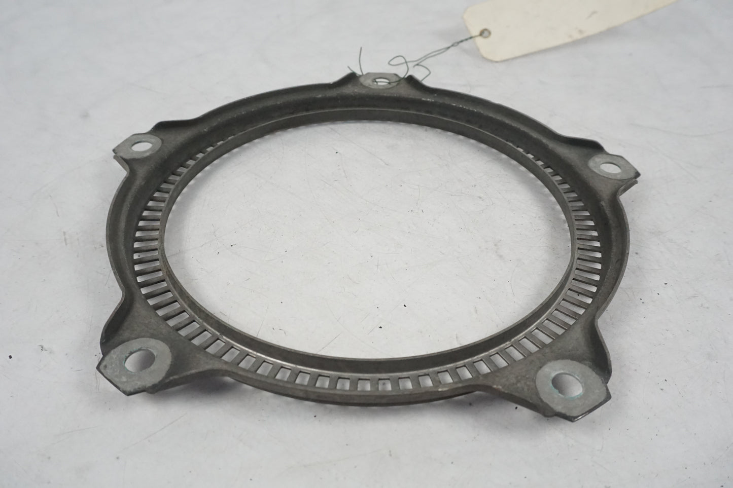 Höger sida på ABS krans från en BMW R 850 R -2004 motorcykel.