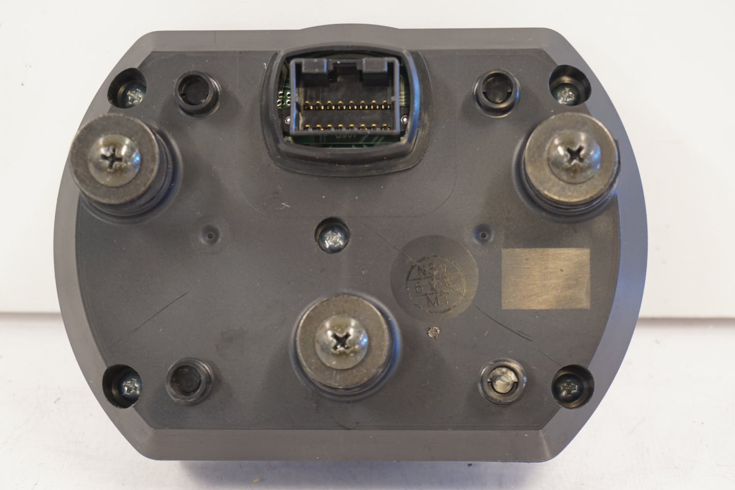 Snett nerifrån på Instrumentpanel från en Kawasaki ZX-10R -2005 motorcykel.