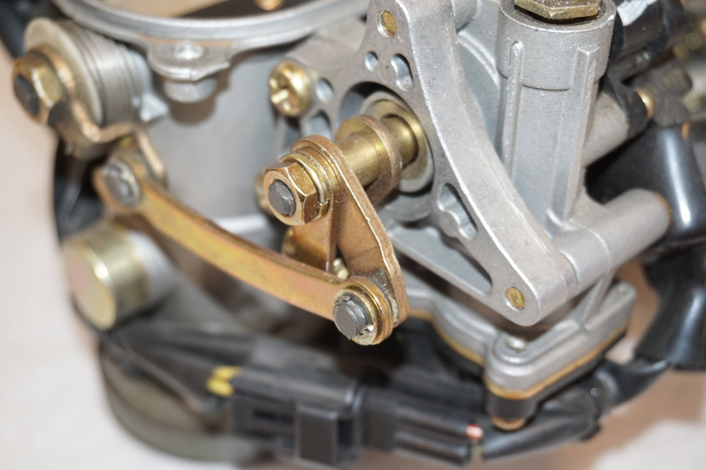 Extrabild2 pÄ Insprutbrygga frÄn en Yamaha YZF 1000 R1 -2004 motorcykel.