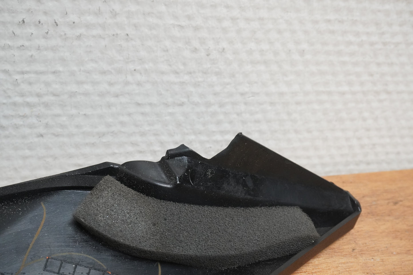 Vänster sida på Sidkåpa från en Yamaha YZF R6 -2008 motorcykel.