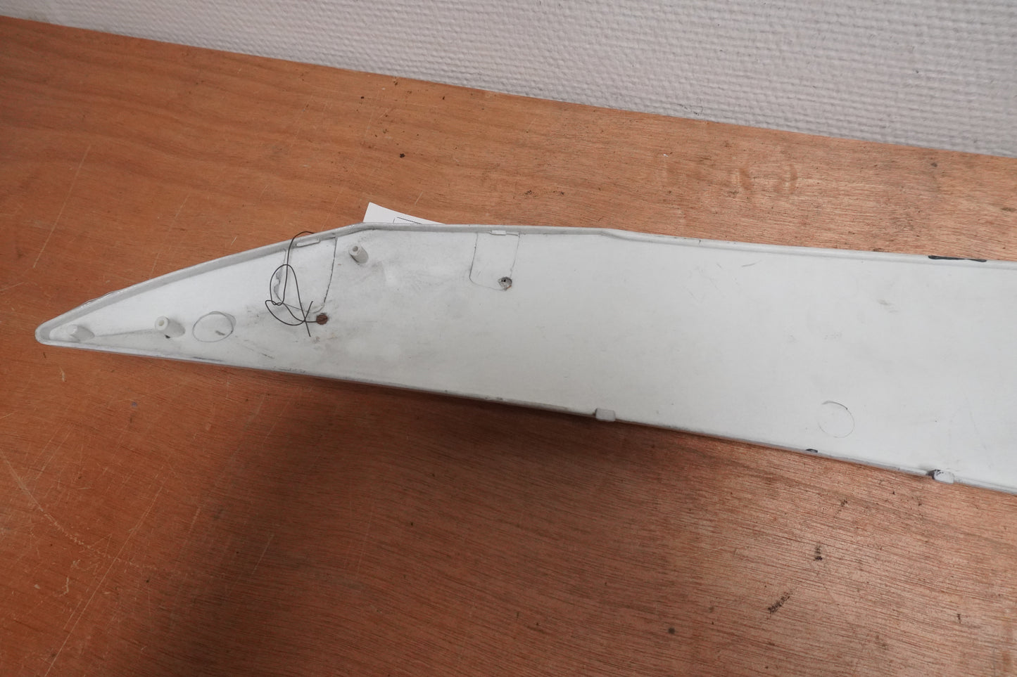 Snett nerifrån på Sidkåpa från en Yamaha YZF R6 -2006 motorcykel.