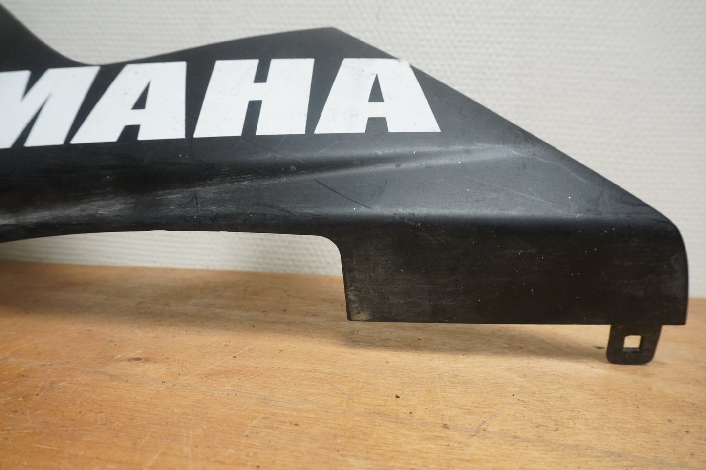 Snett nerifrån på Magkåpa från en Yamaha YZF 1000 R1 -2003 motorcykel.