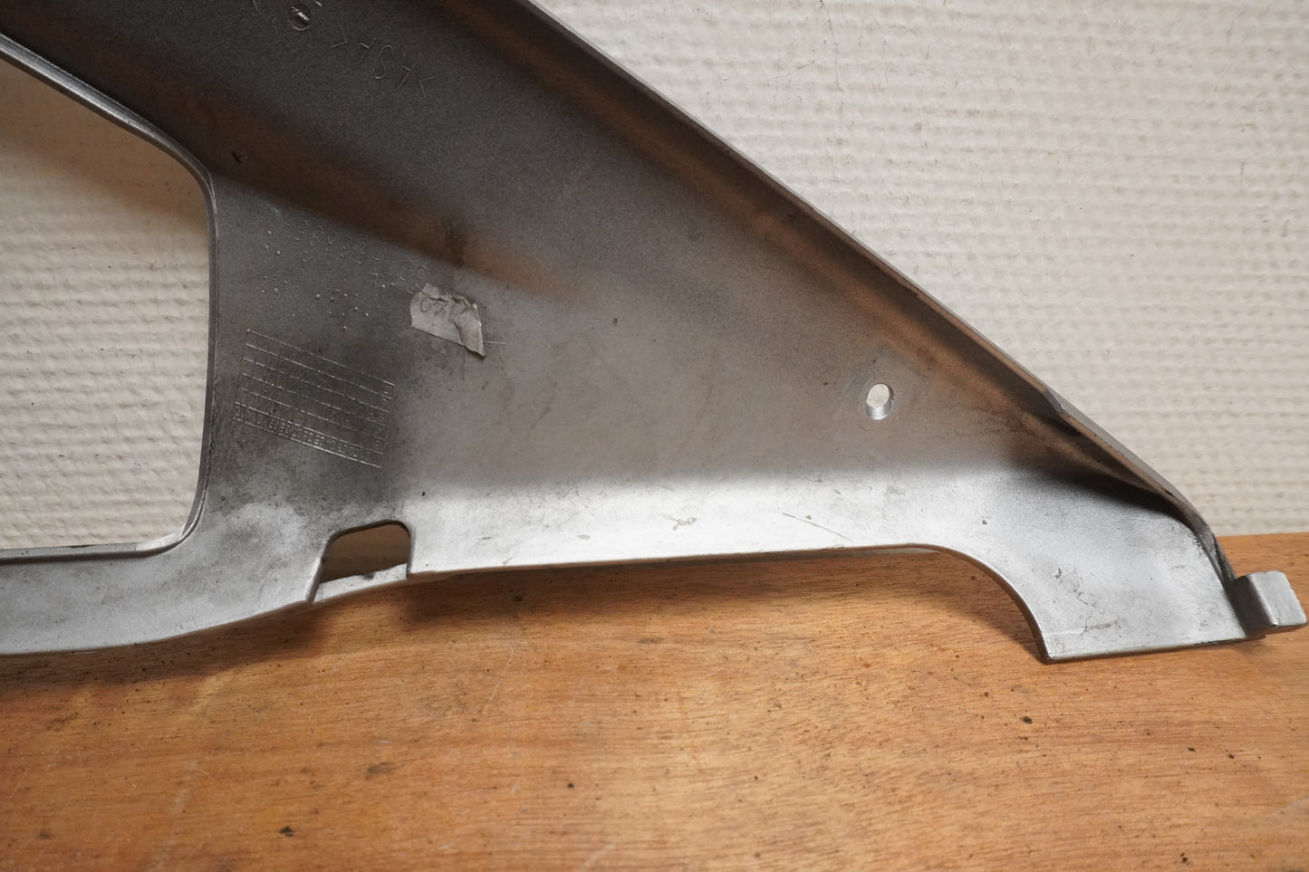 Snett nerifrån på Magkåpa från en Yamaha YZF-R 125 -2015 motorcykel.