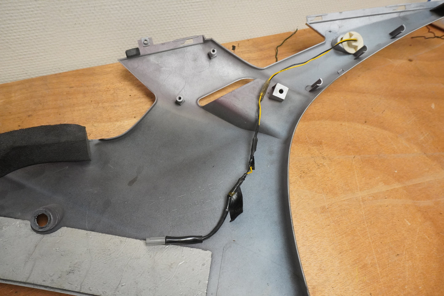 Vänster sida på Magkåpa från en Yamaha YZF R6 -2007 motorcykel.