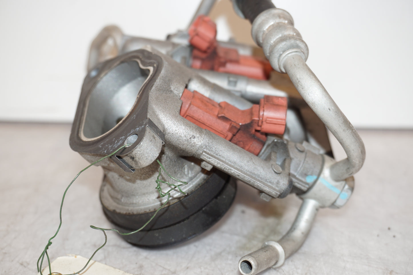 Snett nerifrån på Spjällhus från en Yamaha MT-01 -2009 motorcykel.