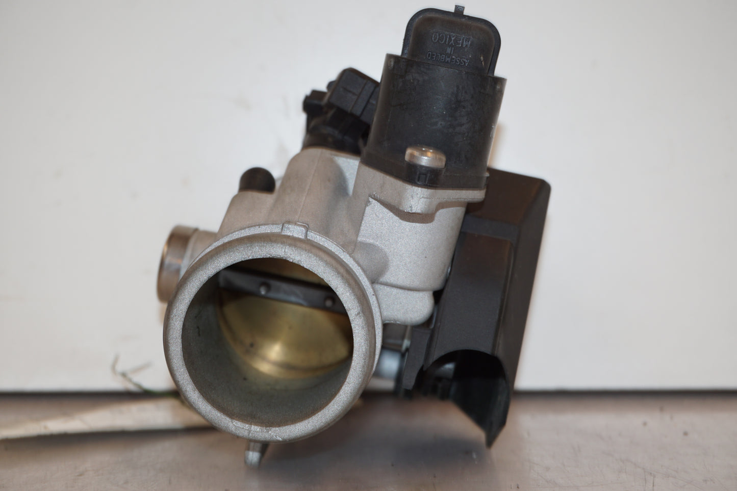 Extrabild2 på Spjällhus från en BMW R 1200 R -2007 motorcykel.