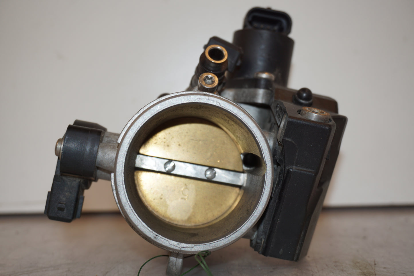 Extrabild1 på Spjällhus från en BMW R 1200 RT -2011 motorcykel.