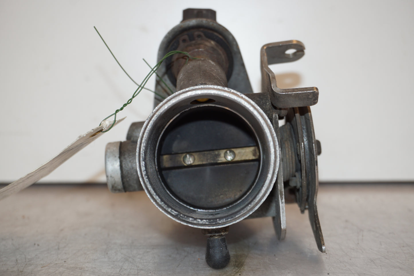 Snett nerifrån på Spjällhus från en BMW R 1100 RS -1997 motorcykel.