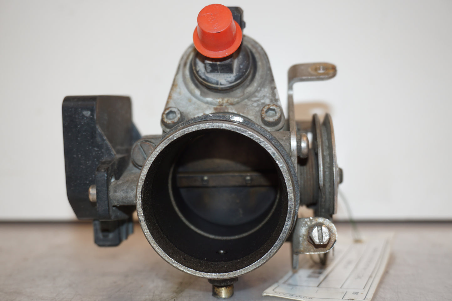 Snett nerifrån på Spjällhus från en BMW R 1100 RS -1997 motorcykel.