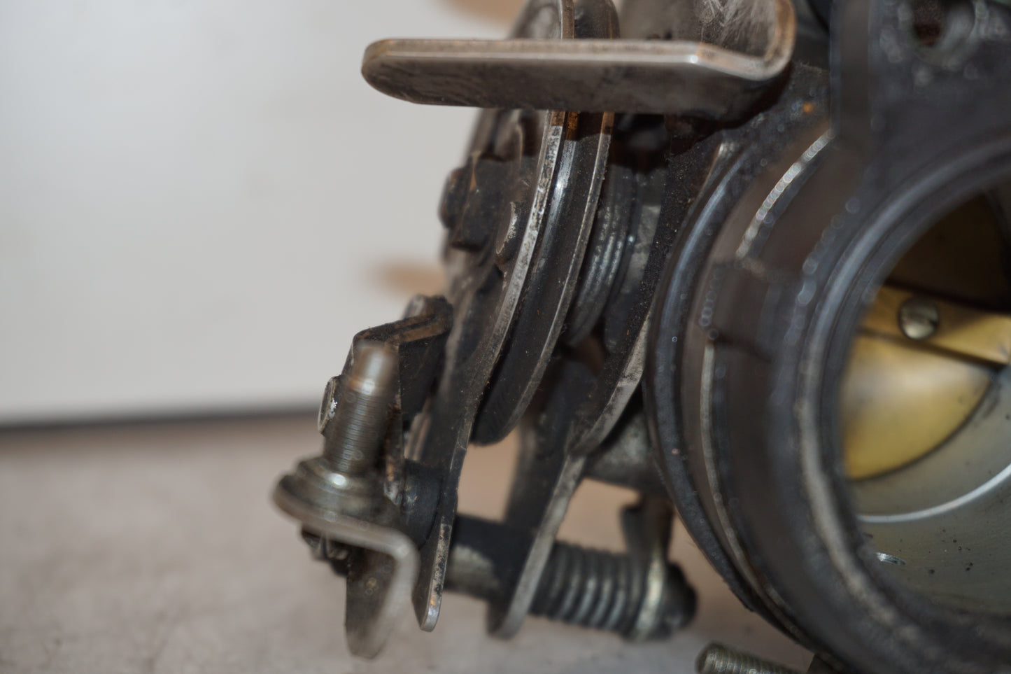 Extrabild1 på Spjällhus från en BMW R 850 R -1995 motorcykel.