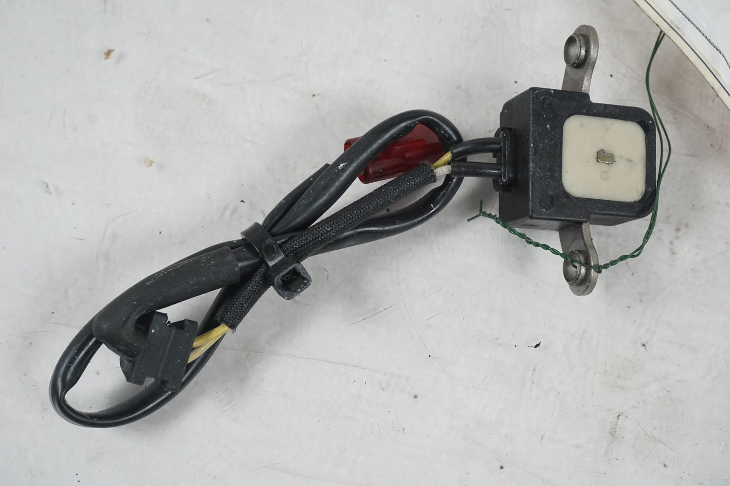 Höger sida på Tändpickup från en Honda CB 600 Hornet -2007 motorcykel.