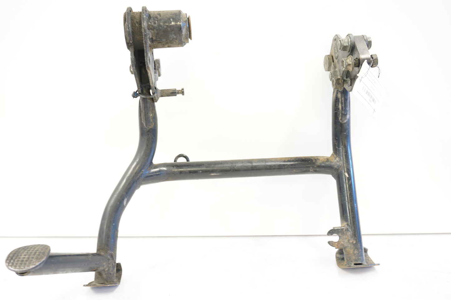 Snett nerifrån på Centralstöd från en Yamaha FZ1-SA -2008 motorcykel.