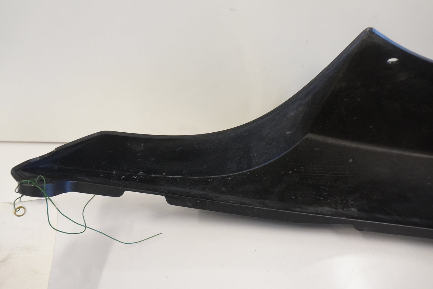 Vänster sida på Bakvinge från en Kawasaki ZZ-R 1400 -2007 motorcykel.