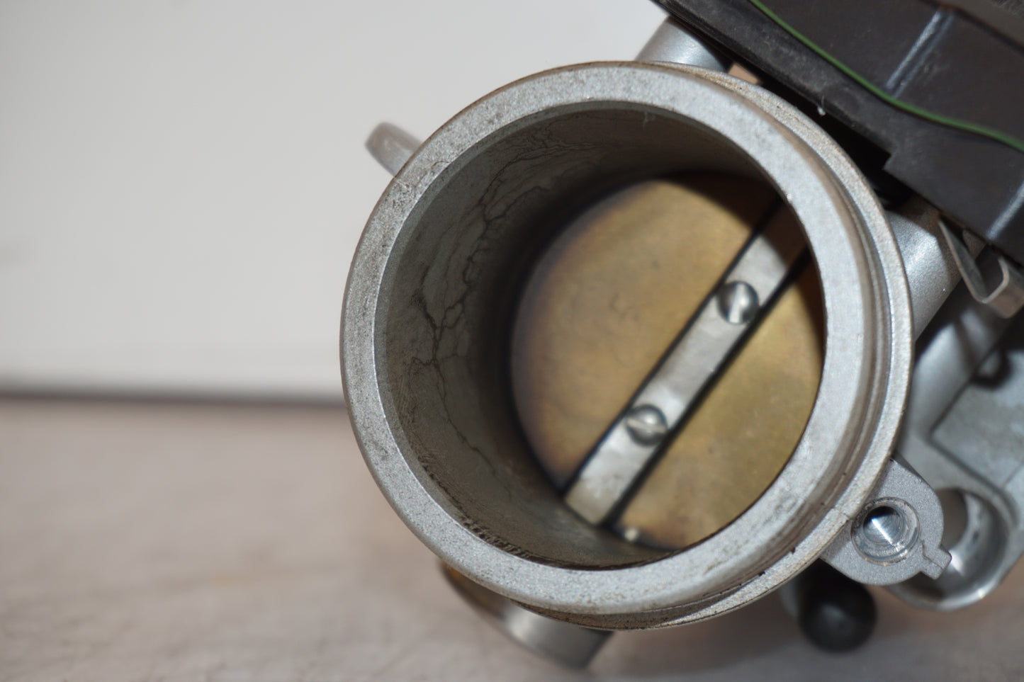 Extrabild2 på Spjällhus från en BMW R 1200 GS -2005 motorcykel.