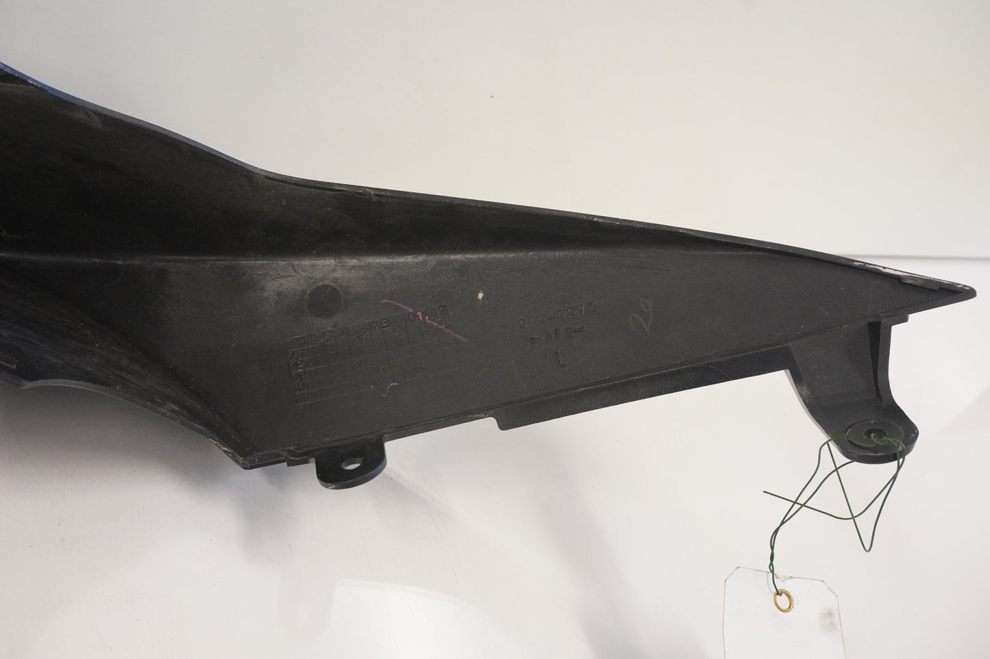 Vänster sida på Bakvinge från en Kawasaki ZX-10R -2008 motorcykel.