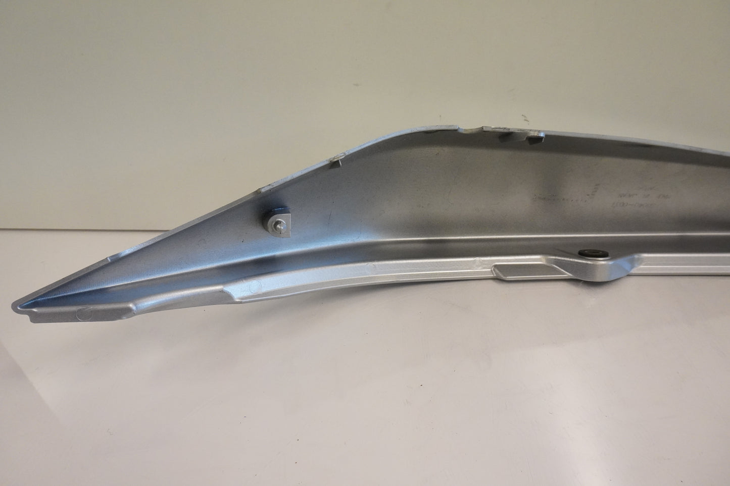 Snett uppifrån på Bakvinge från en Kawasaki ER-6F -2006 motorcykel.