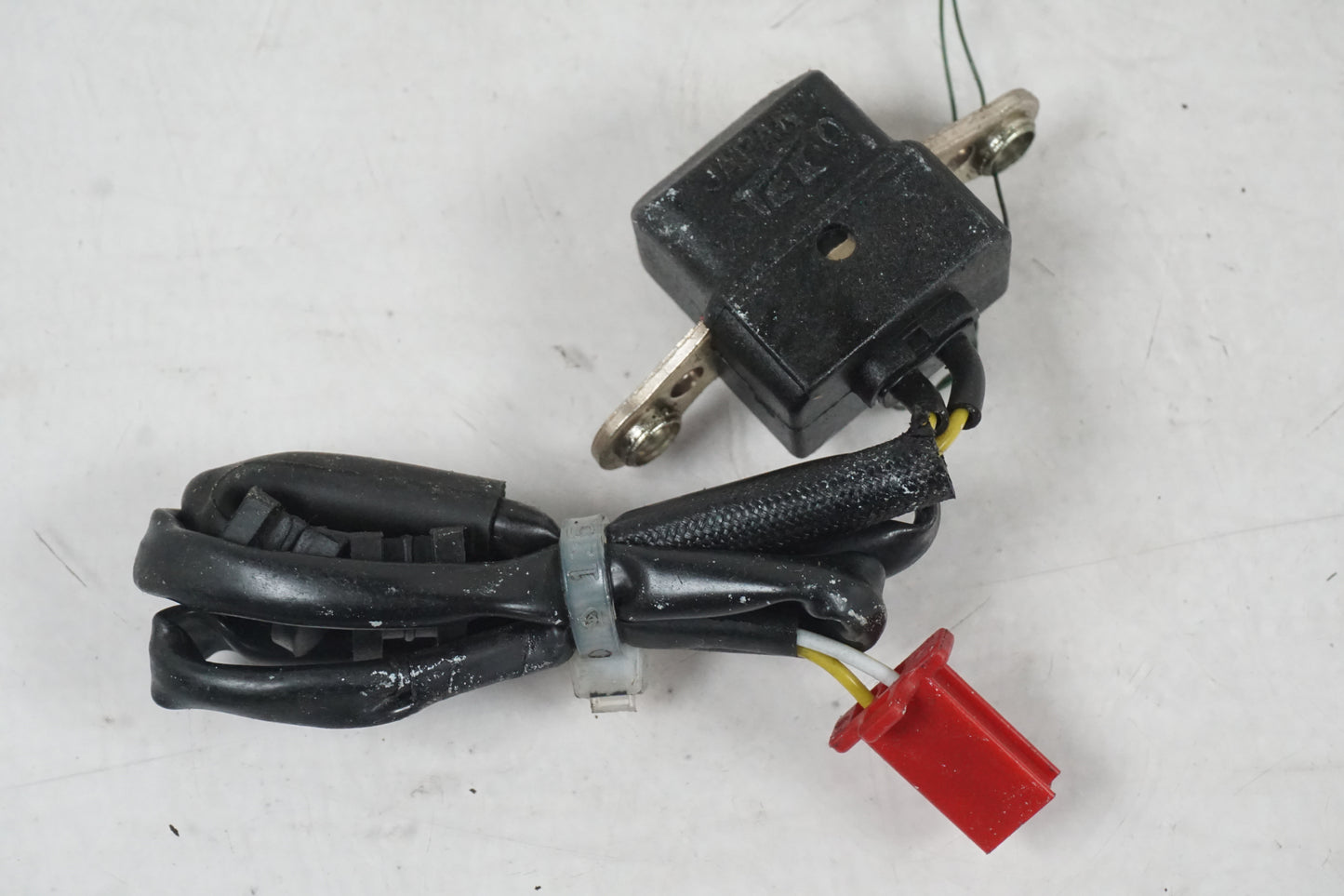 Baksidan på Tändpickup från en Honda CBR 1100 XX -1997 motorcykel.