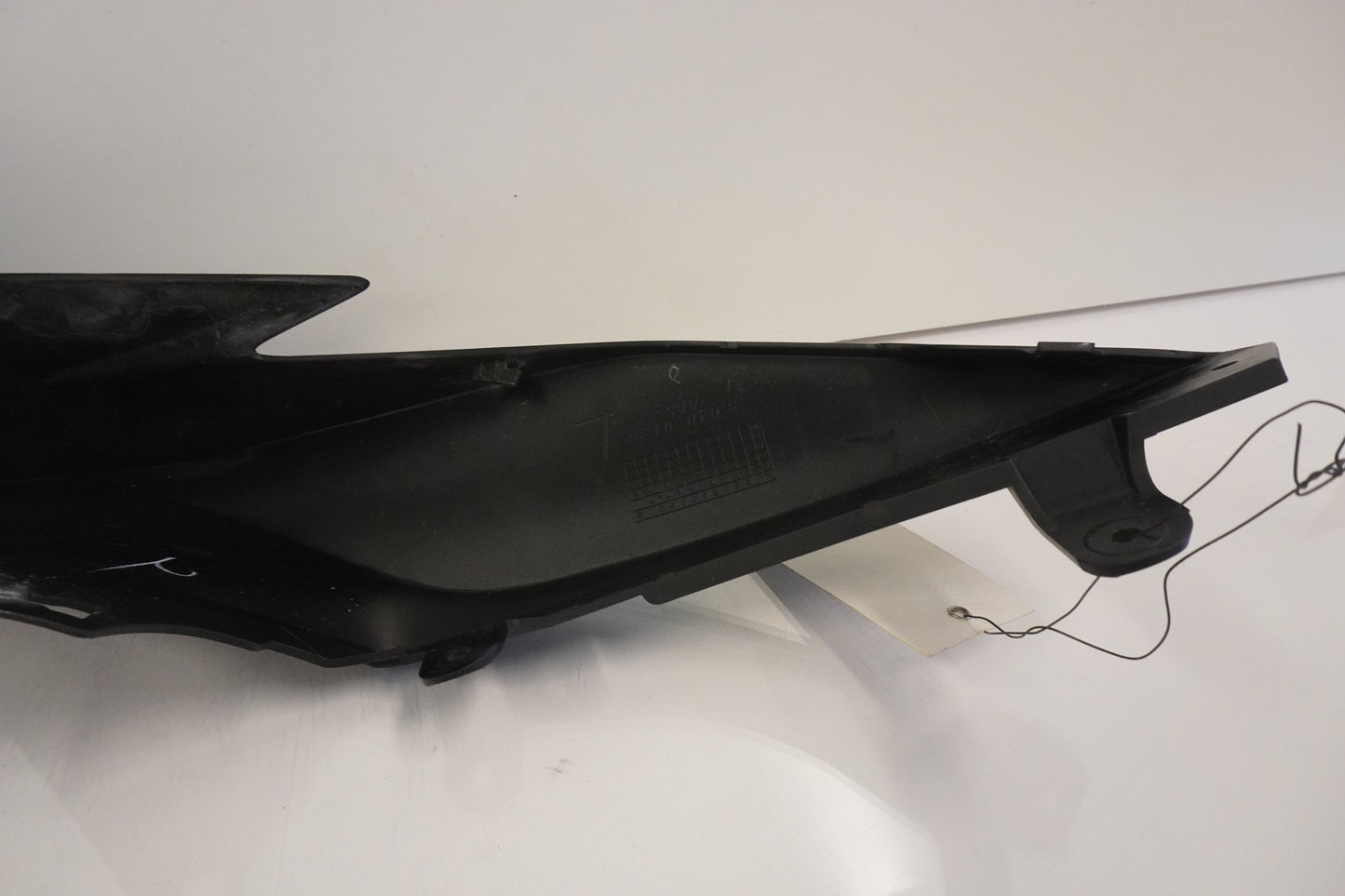 Vänster sida på Bakvinge från en Kawasaki ZX-6R -2014 motorcykel.