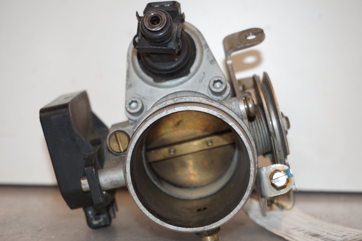 Snett nerifrån på Spjällhus från en BMW R 1100 GS -1997 motorcykel.