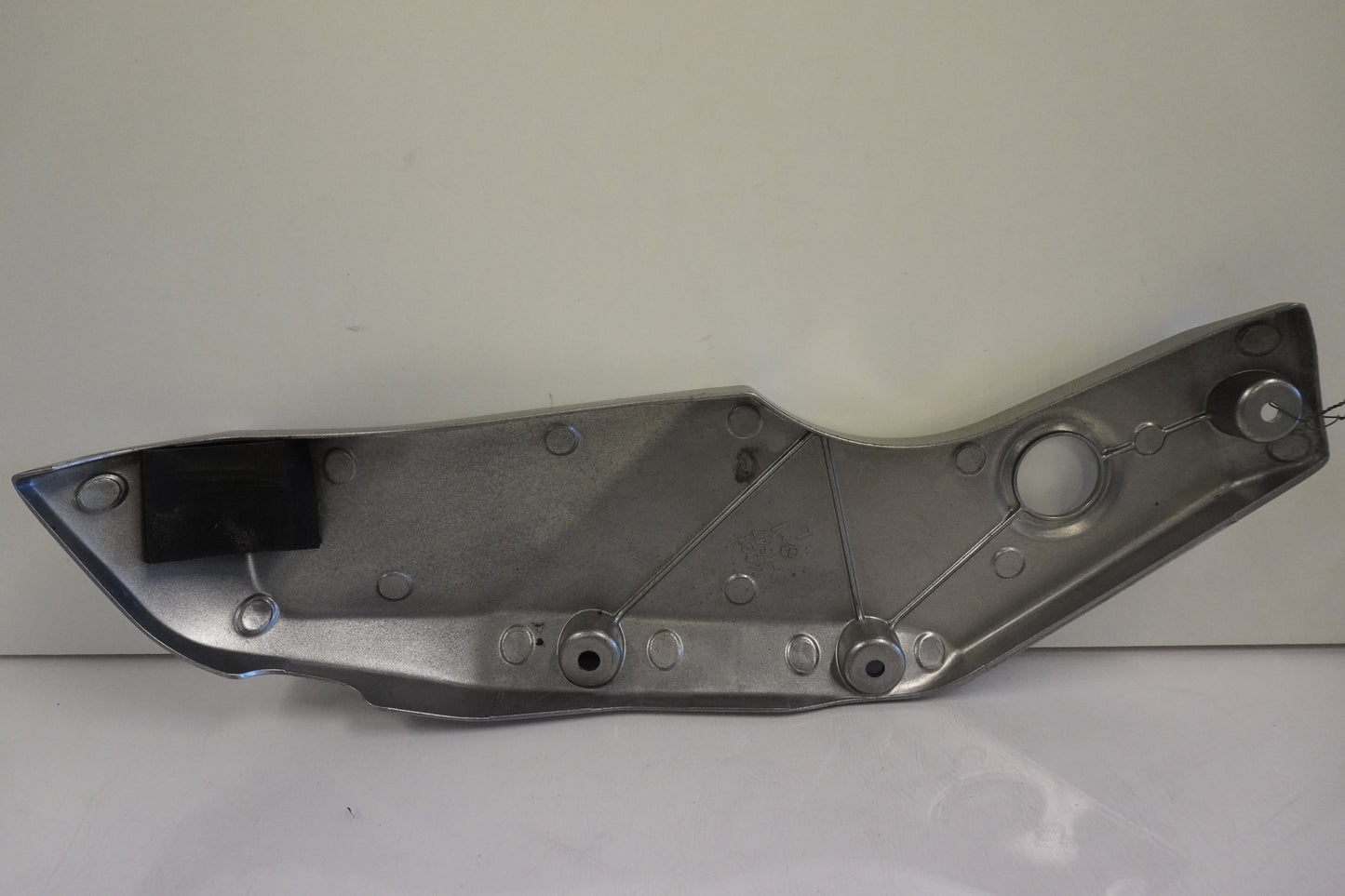 Baksidan på Ramdekor från en Kawasaki Z 1000 -2003 motorcykel.