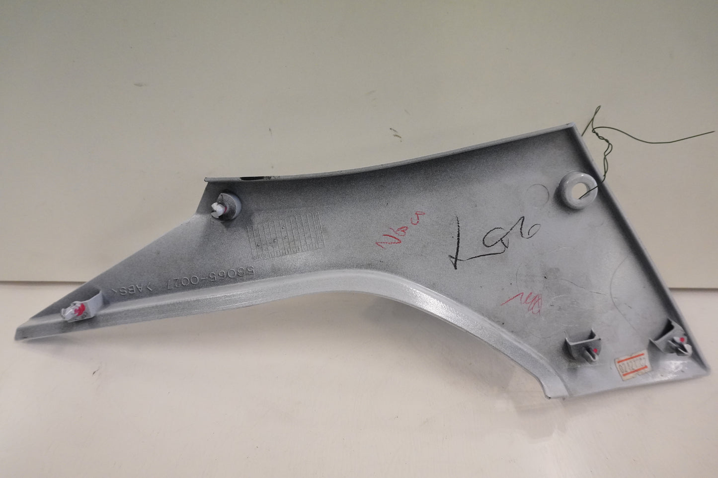 Baksidan på Sidopanel från en Kawasaki Ninja 300 -2014 motorcykel.