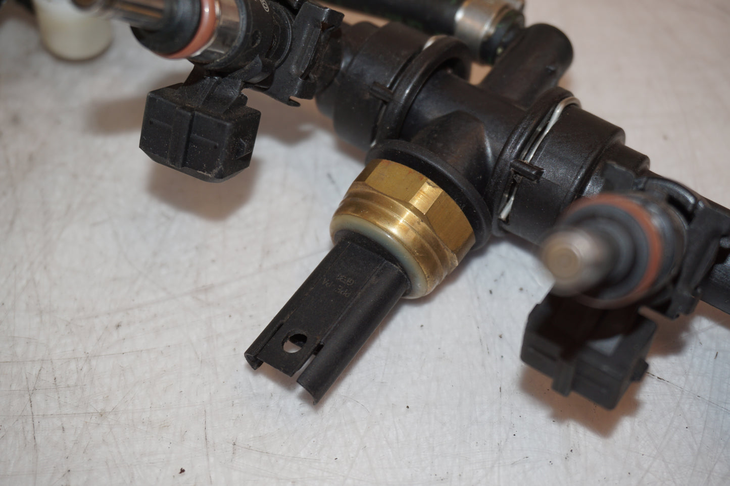 Extrabild1 på Fuel Rail från en BMW K 1600 -2018 motorcykel.