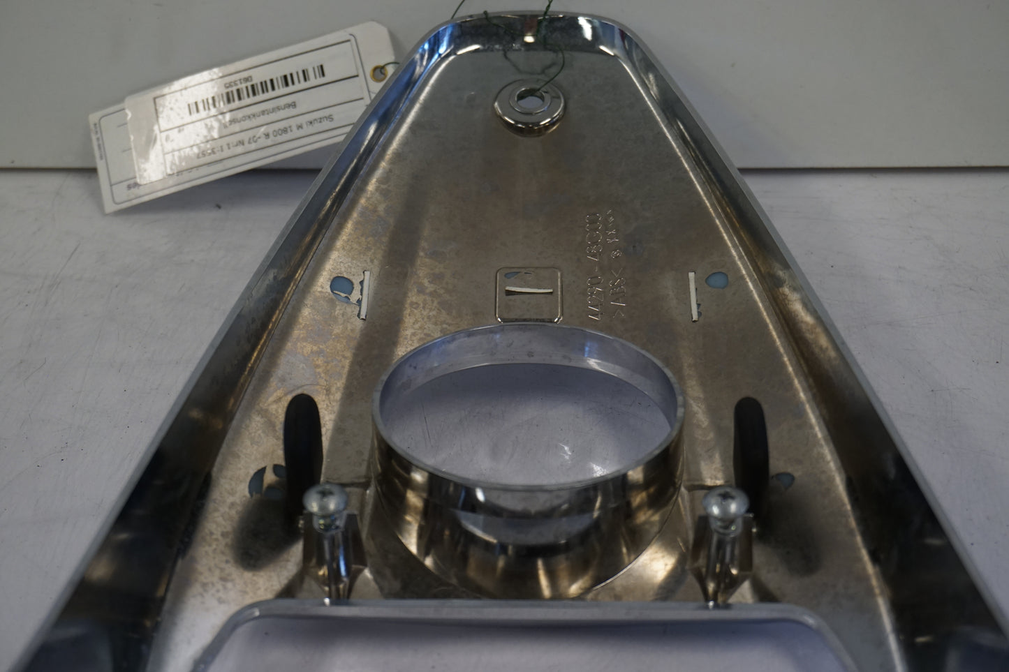 Extrabild1 på Instrumentkonsoll från en Suzuki M 1800 -2007 motorcykel.