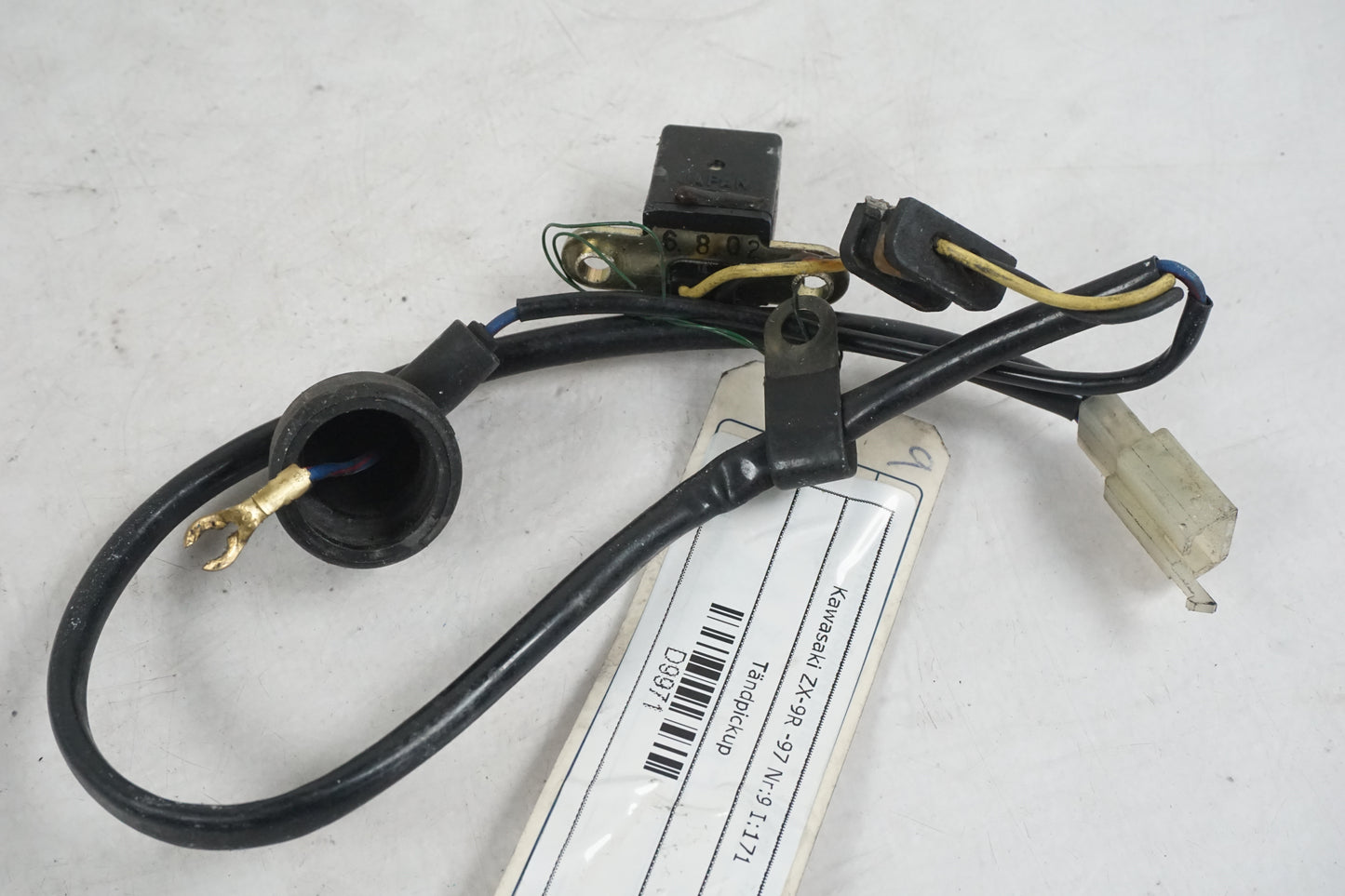 Vänster sida på Tändpickup från en Kawasaki ZX-9R -1997 motorcykel.