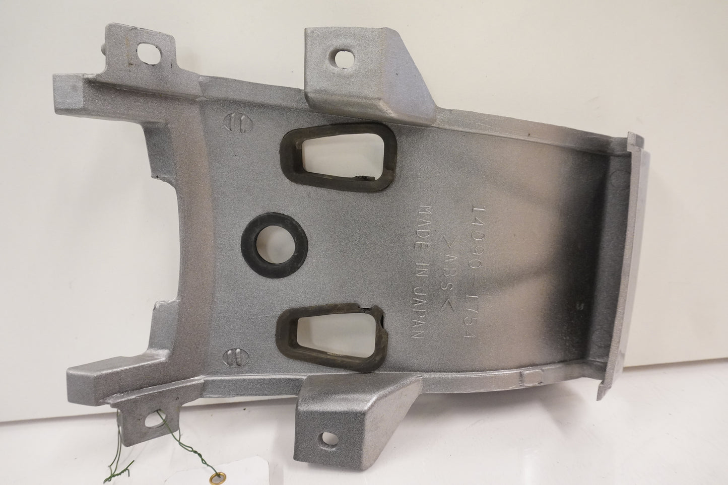 Baksidan på Bakvinge från en Kawasaki ER 5 -1998 motorcykel.