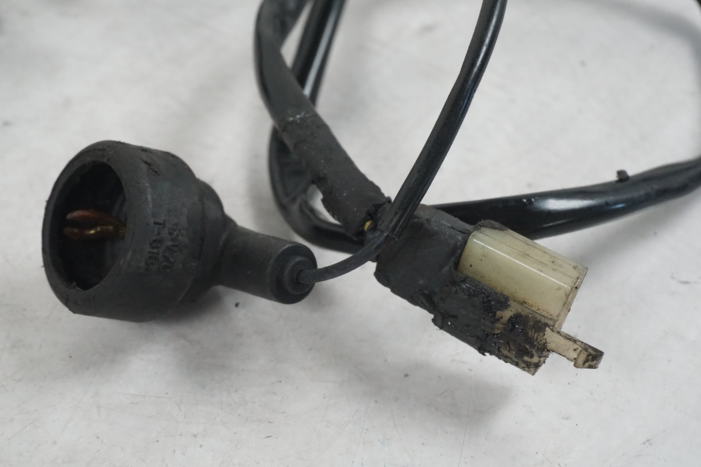 Snett nerifrån på Tändpickup från en Kawasaki ZX-9R -1996 motorcykel.