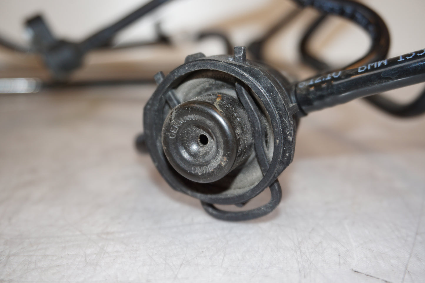 Snett uppifrån på Bensinledning från en BMW R 1200 RT -2011 motorcykel.