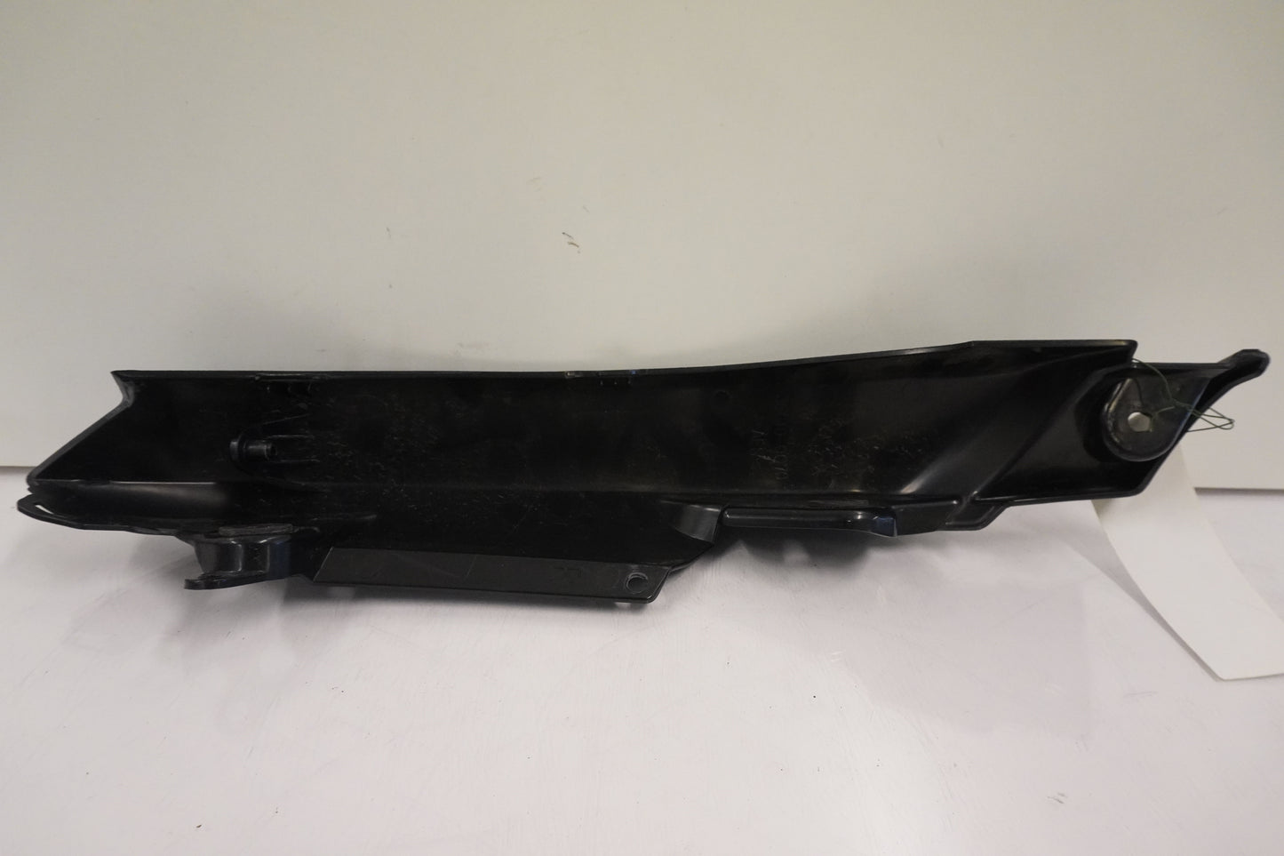 Höger sida pÄ Bakvinge frÄn en Kawasaki Versys 650 -2007 motorcykel.