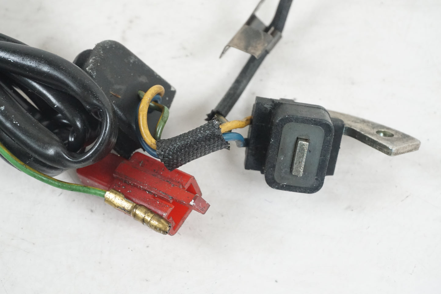 Vänster sida på Tändpickup från en Suzuki GSX-R 750 -1988 motorcykel.