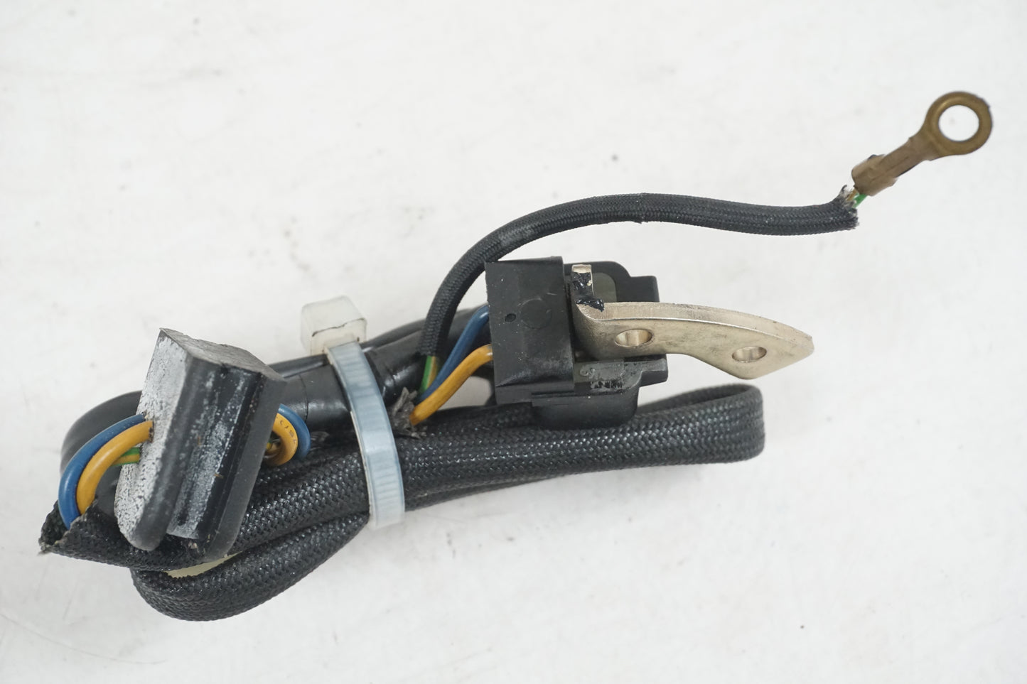 Höger sida på Tändpickup från en Suzuki GSX 1400 -2002 motorcykel.