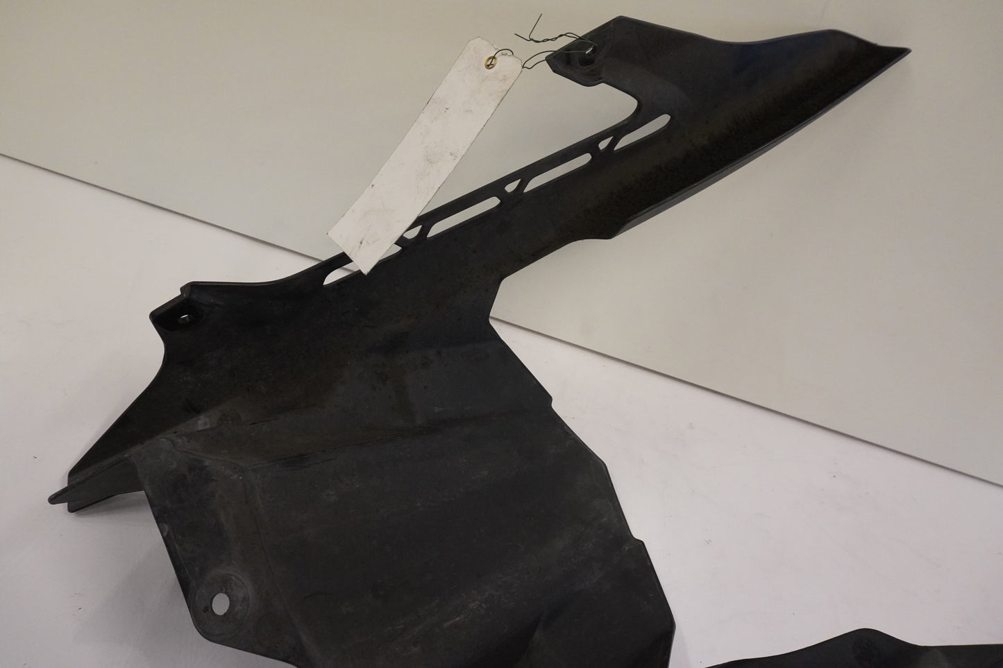 Snett uppifrån på Svingskärm från en Kawasaki Z 900 -2017 motorcykel.