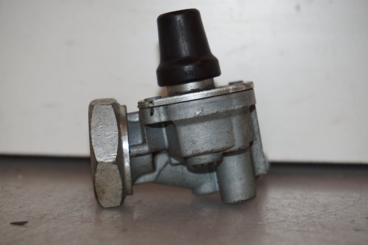 Extrabild2 på Bensinkran från en Honda XL 1000 V -2008 motorcykel.