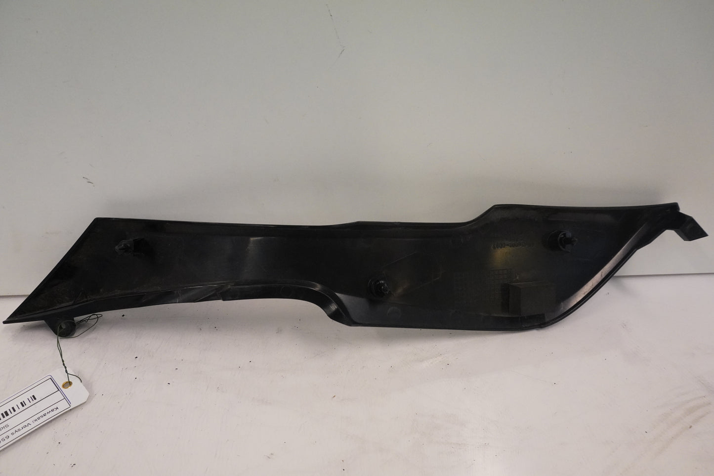 Baksidan på Sidopanel från en Kawasaki Versys 650 -2009 motorcykel.