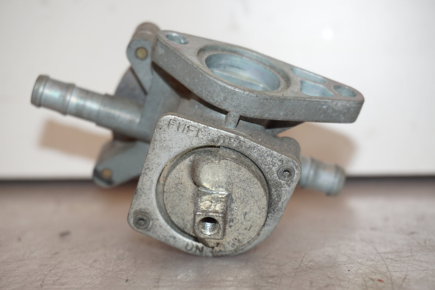 Extrabild1 på Bensinkran från en Honda VTR 1000 F -1997 motorcykel.