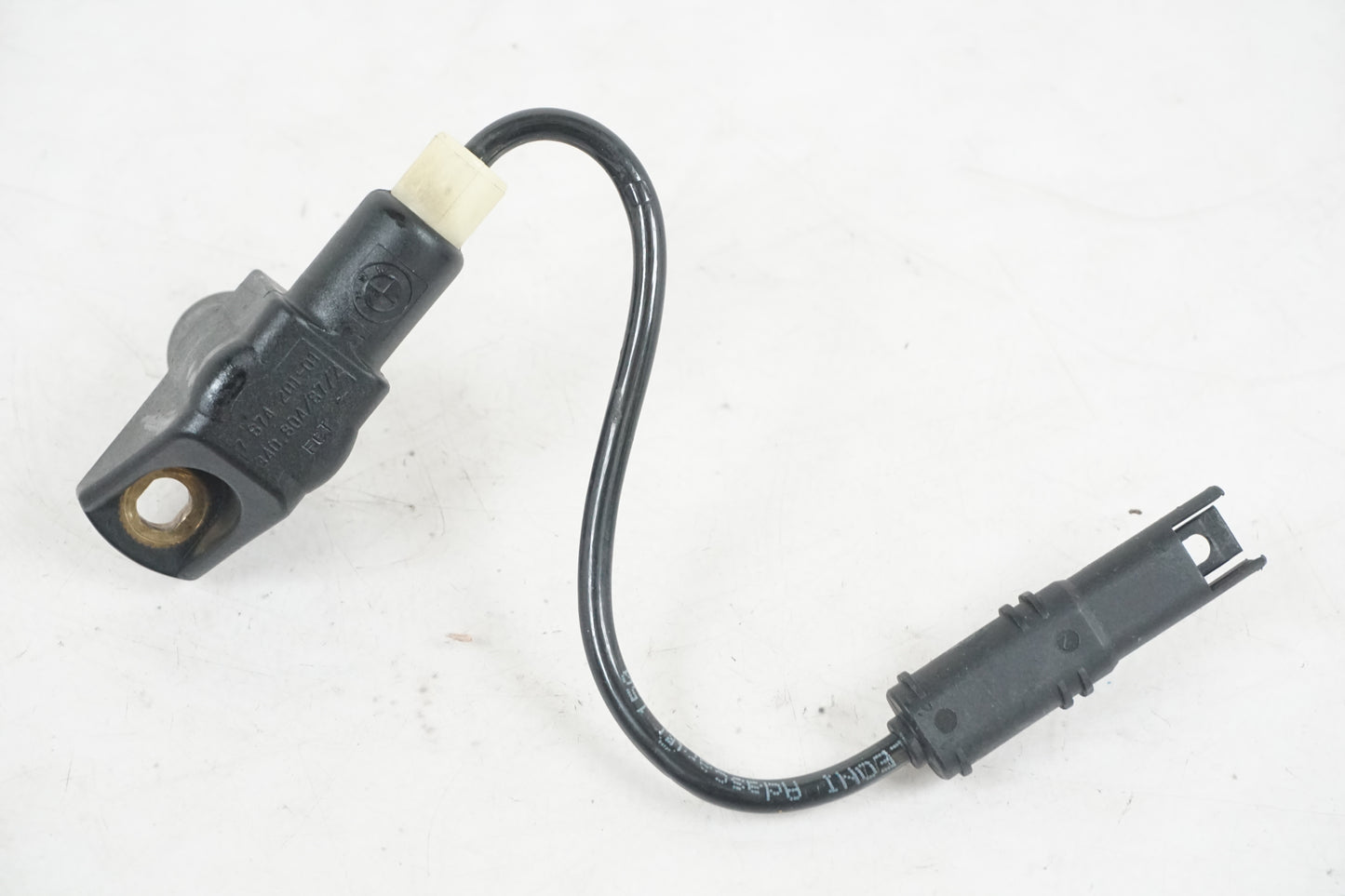 Baksidan på Vevaxelsensor från en BMW F 800 R -2011 motorcykel.