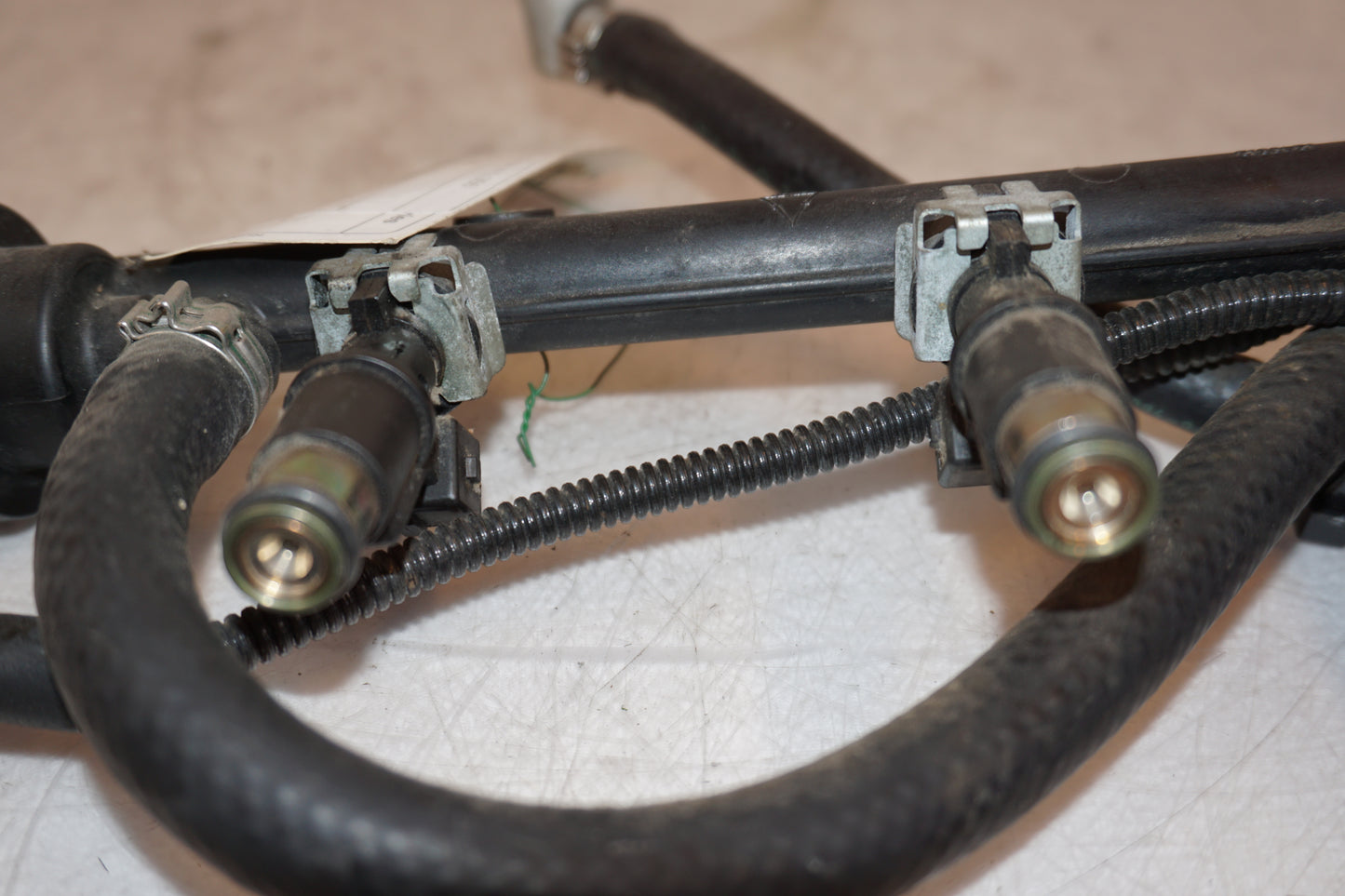 Extrabild2 pÄ Fuel Rail frÄn en Triumph TT 600 -2000 motorcykel.