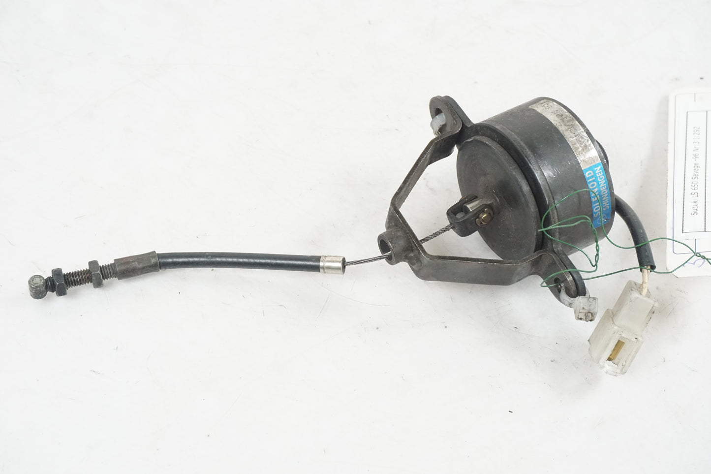 Vänster sida på Dekompsolenoid från en Suzuki LS 650 -1996 motorcykel.