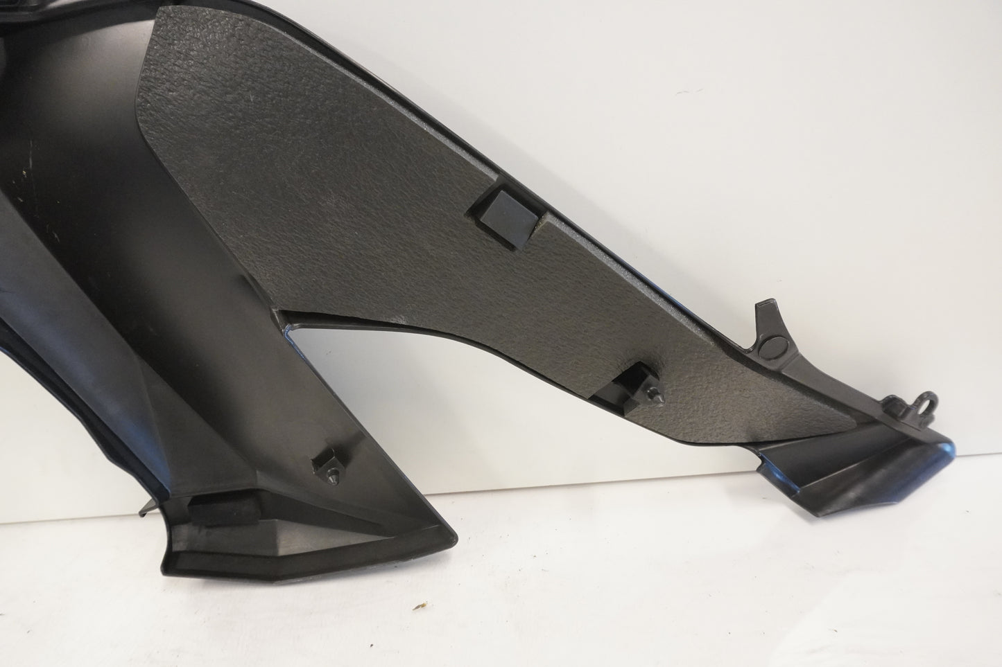 Snett uppifrån på Sidkåpa från en Kawasaki Versys 1000 -2015 motorcykel.