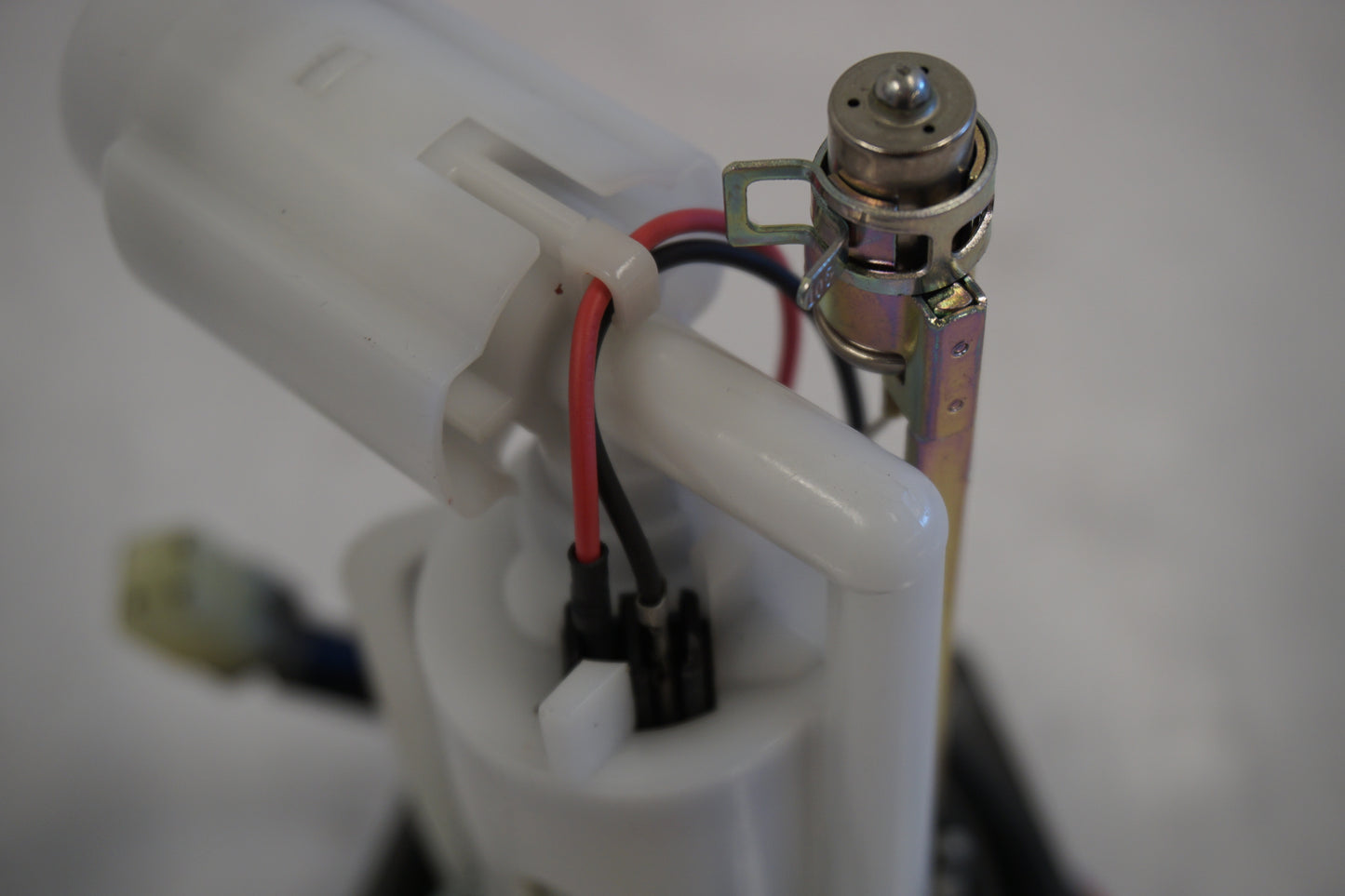 Extrabild6 på Bensinpump insprut från en Kawasaki ER-6N -2011 motorcykel.